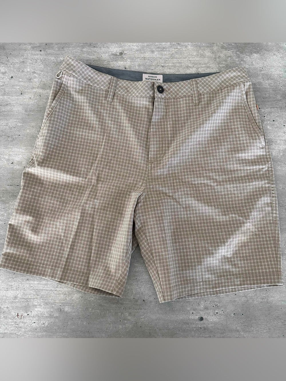 Quiksilver Men's Beige Plaid Flat Front Shorts